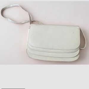 Vintage 70s/80s Cream Leather Shoulder Bag with Gold Hardware